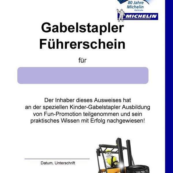 Gabelstapleraktion mit eigener Werbung